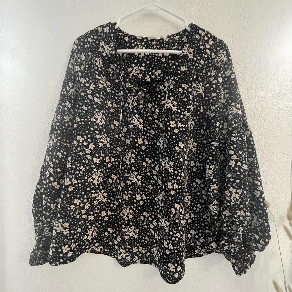 Vici // Lace Up Tiny Daisy Blouse in Black